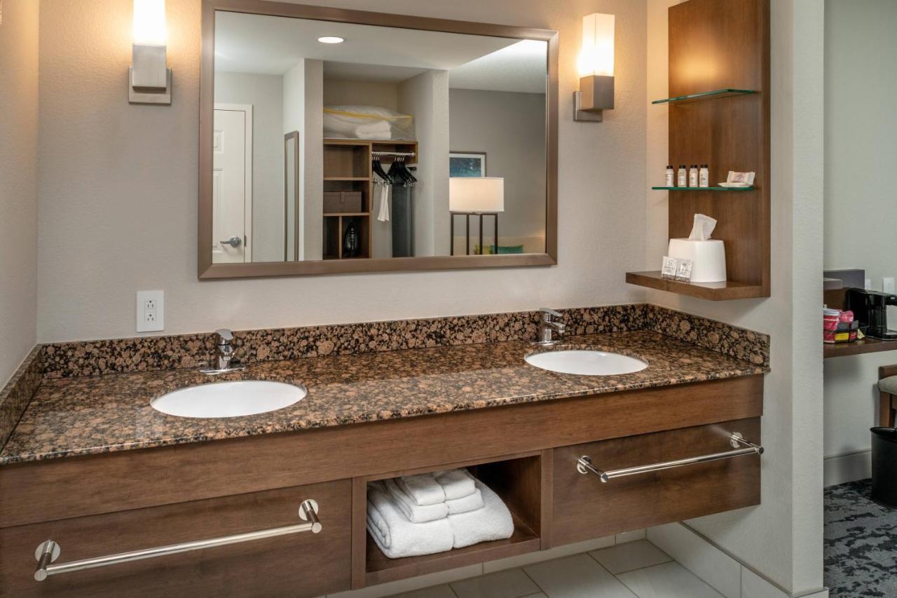 Delta Hotels By Marriott Huntington Mall Barboursville Экстерьер фото
