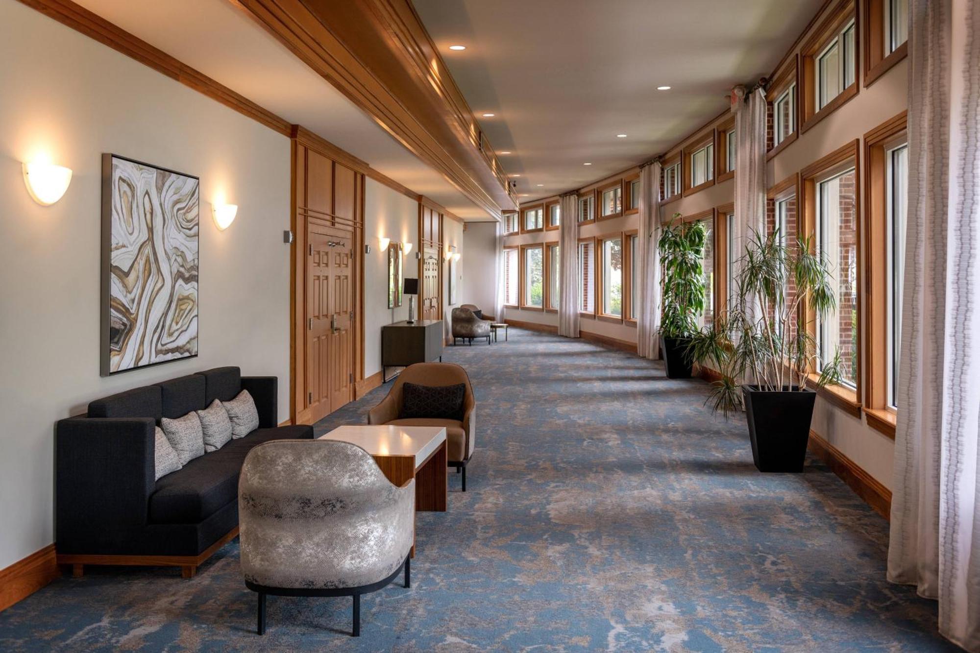 Delta Hotels By Marriott Huntington Mall Barboursville Экстерьер фото