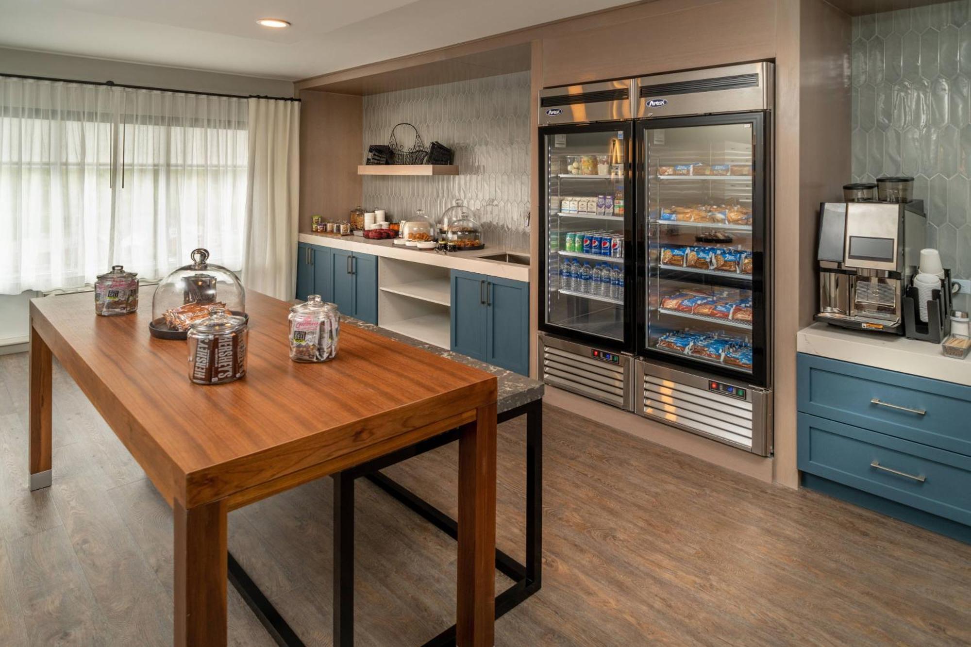 Delta Hotels By Marriott Huntington Mall Barboursville Экстерьер фото